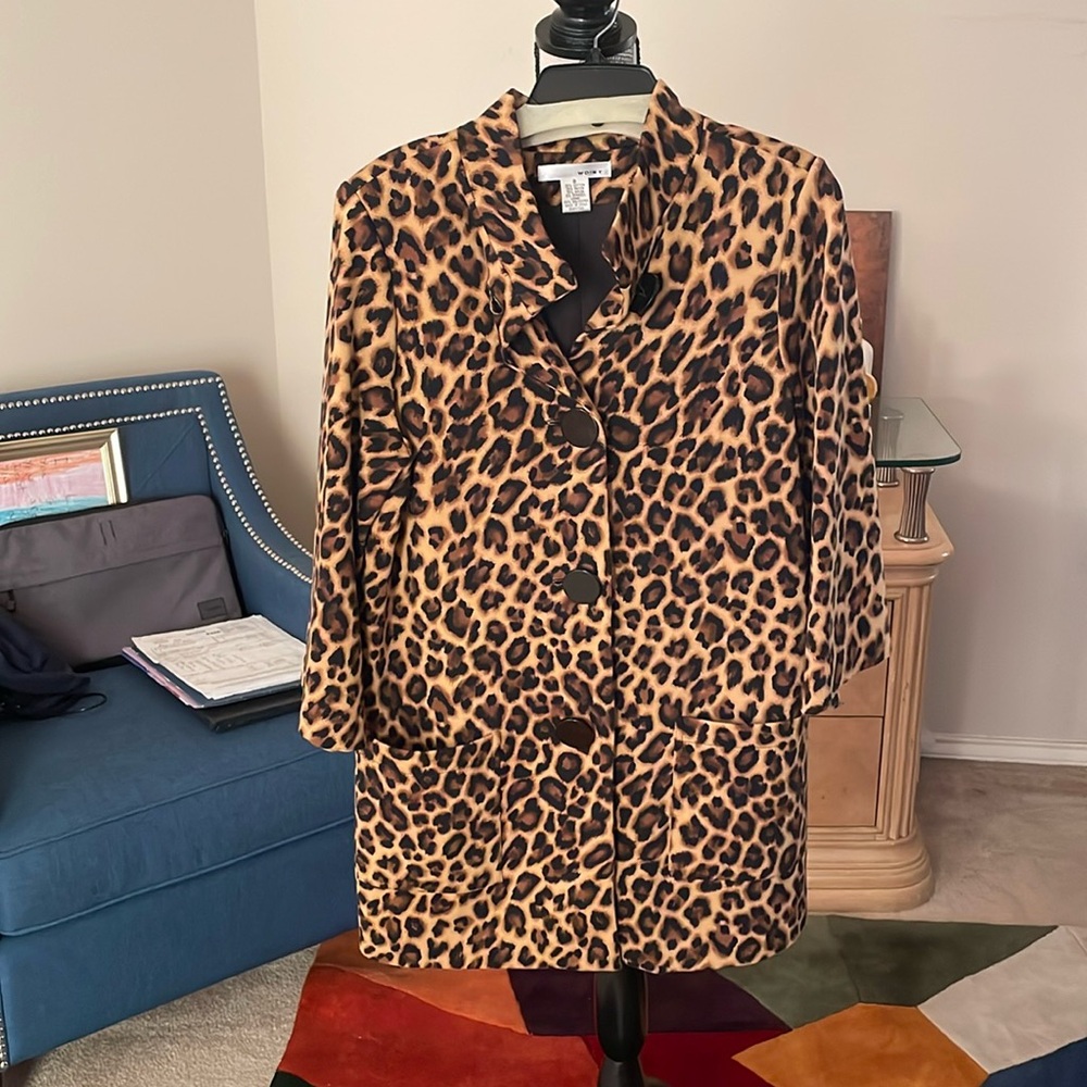 WD-NY Leopard Print Jacket-Lightweight-Four Large Front Buttons-3/4 Sleeves